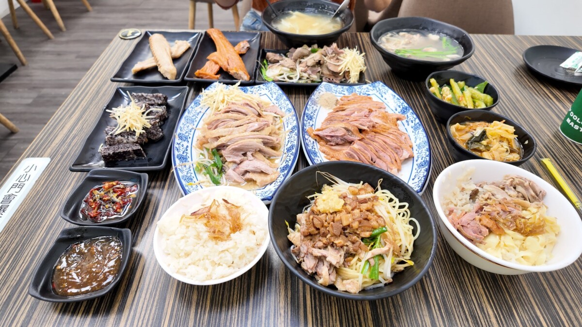 ▲下營燻茶鵝以香氣濃郁、肉質鮮嫩著稱，深受在地老饕青睞。(圖/攝影:許舒涵)