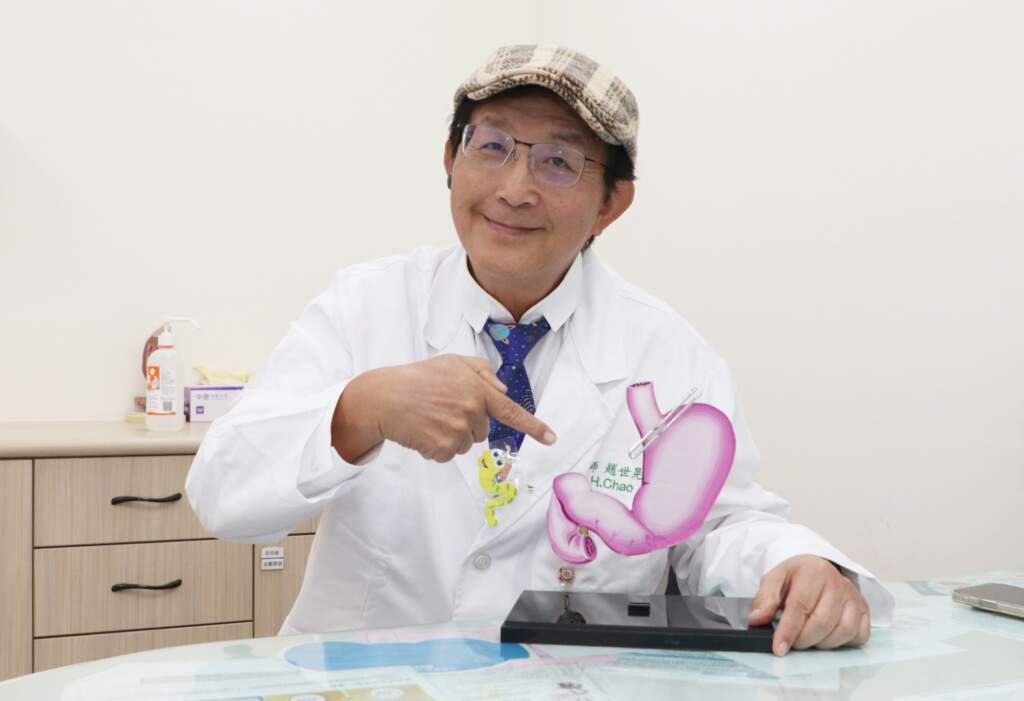 ▲趙世晃醫師表示，胃夾具使病人養成細嚼慢嚥習慣，避免過量進食，獲得體重減輕效果。（圖／大里仁愛醫院提供）
