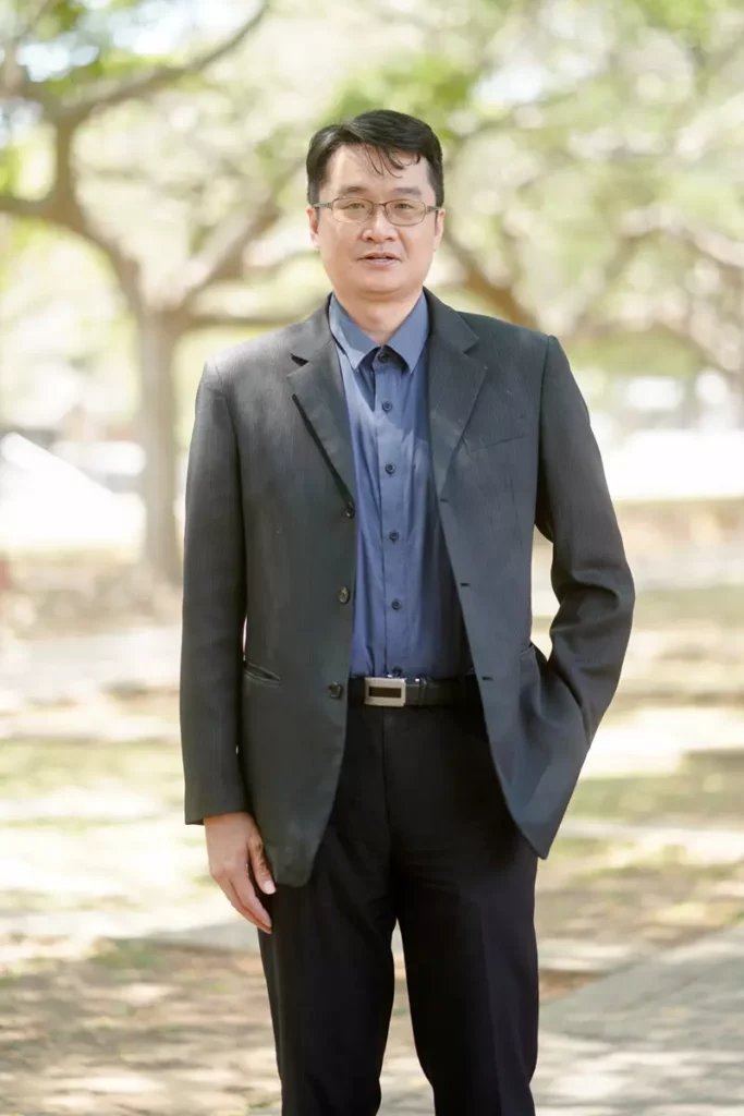 東海大學工工系教授、現任東海主任秘書的林國平，於2025年榮獲Elsevier旗下國際頂尖期刊（ESWA）頒發「Best Associate Editor Award（最佳領域編輯獎）」。（圖/東海大學提供）