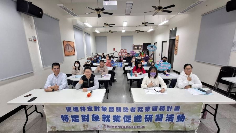 ▲勞動部高屏澎東分署澎湖就業中心今日(二十六)在朝陽活動中心二樓舉辦「AI助攻好Easy:求職、職涯都升級」就業促進研習。