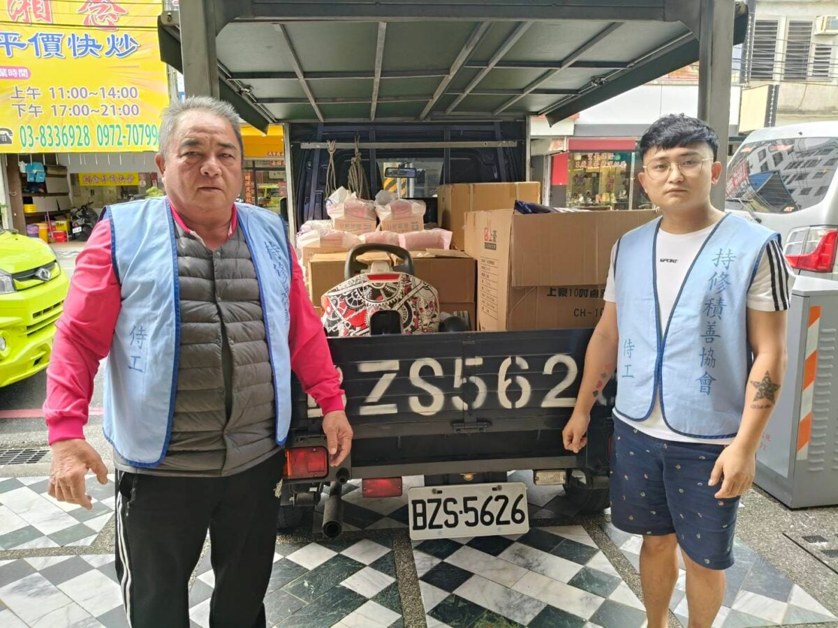 ▲水源村長到花蓮市運送卡丁車到部落。