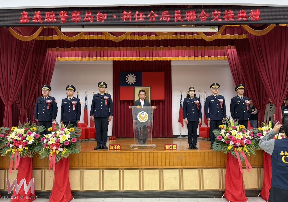 嘉義縣警察局舉行新卸任朴子、中埔及竹崎等三位分局長交接、宣誓就任儀式,翁章梁縣長親自主持,民意代表與地方首長列席觀禮。(圖/記者陳惲朋攝)