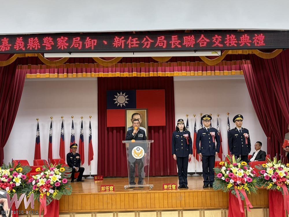 嘉義縣警察局舉行新卸任朴子、中埔及竹崎等三位分局長交接、宣誓就任儀式,翁章梁縣長親自主持,民意代表與地方首長列席觀禮。(圖/記者陳惲朋攝)