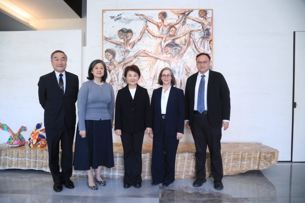AIT)華盛頓總部執行理事藍鶯蒞臨台中 盧秀燕以美食會友 55 %E7%9B%A7%E5%B8%82%E9%95%B7%E5%8F%8A%E5%85%A9%E4%BD%8D%E5%89%AF%E5%B8%82%E9%95%B7%E8%88%87ait%E8%8F%AF%E7%9B%9B%E9%A0%93%E7%B8%BD%E6%9C%83%E5%9F%B7%E8%A1%8C%E7%90%86%E4%BA%8B%E8%97%8D%E9%B6%AF%E7%AD%89%E8%B2%B4%E8%B3%93%E5%90%88%E5%BD%B1 0