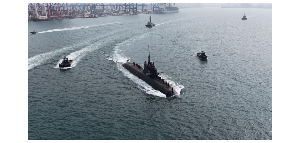 「海鯤軍艦」執行潛航前置海上測試