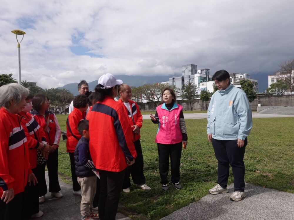 自由廣場塑木步道完工啟用 魏嘉彥感謝徐子芳爭取經費支持 218 自由廣場塑木步道完工啟用 魏嘉彥感謝徐子芳爭取經費支持 217