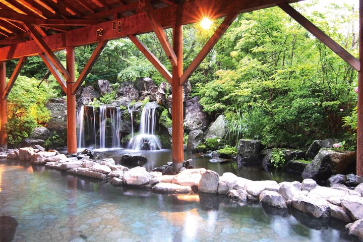 初春限定粉紅療癒 日本不能錯過的「賞櫻溫泉」秘境
