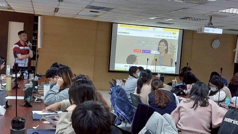 AI成為助人者的後盾! 清大「AI社工紀錄輔助系統」高雄登場交流