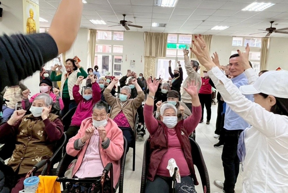 台北幸福扶輪社用香氣擁抱長照 提升照護品質 60 03%E5%8F%B0%E5%8C%97%E5%B9%B8%E7%A6%8F%E6%89%B6%E8%BC%AA%E7%A4%BE%E7%94%A8%E9%A6%99%E6%B0%A3%E6%93%81%E6%8A%B1%E9%95%B7%E7%85%A7