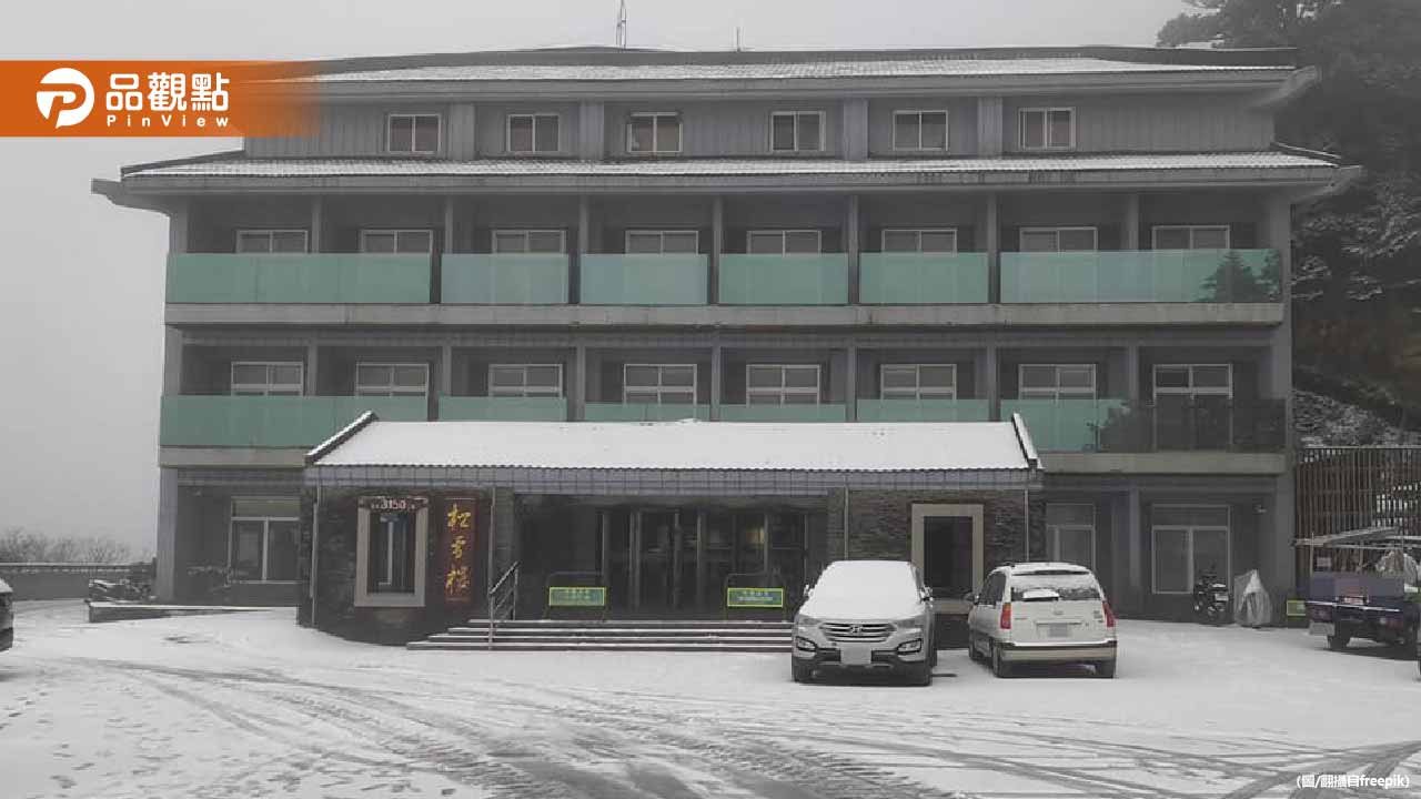 冷！合歡山一早下雪了！成銀白世界 積雪1.5公分