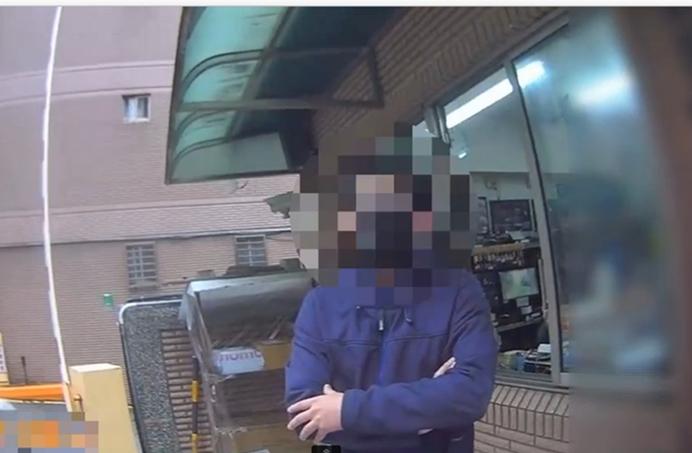 陌生男涉闖入社區停車場 警查獲暗藏水果刀逮人送辦 222 cnews204260128a12