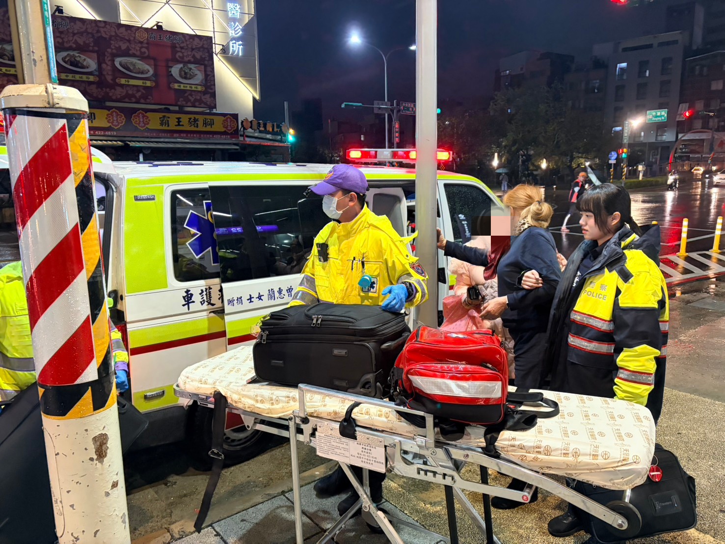 壢警實習生立大功!婦人機捷A22站內突癱軟 她主動伸援揪感心 656gwwe 2