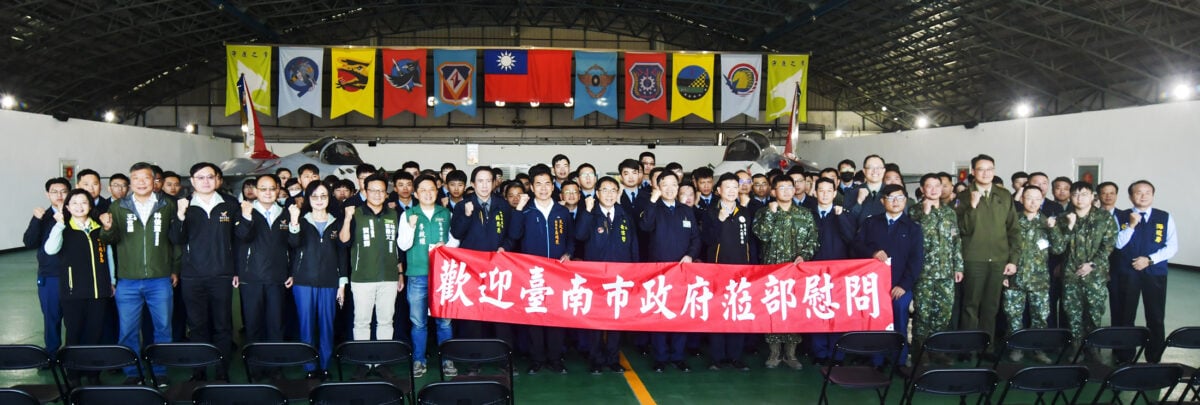 ▲115年春節敬(勞)軍活動合影。(記者劉秋菊攝影)
