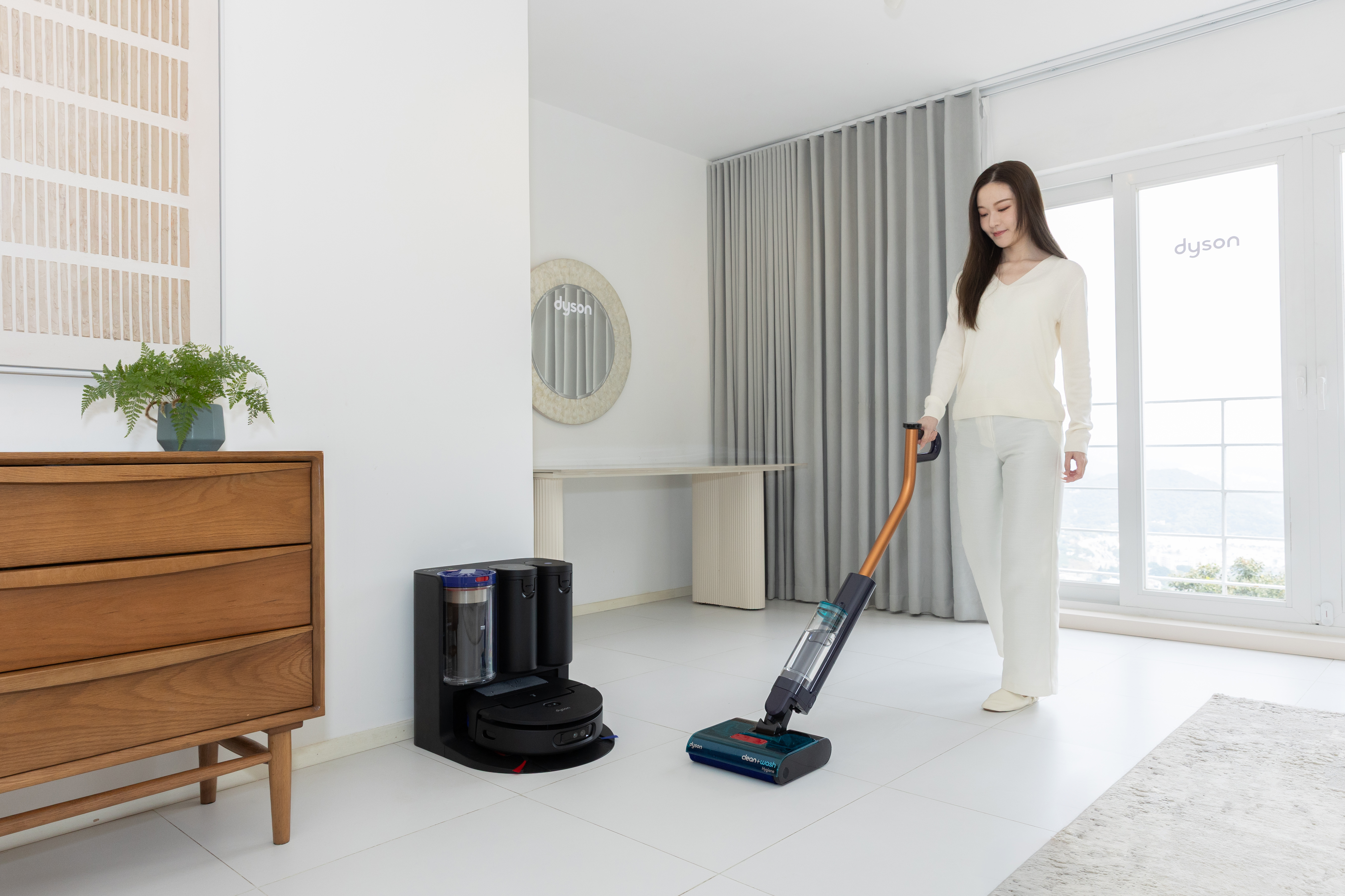 Dyson 推出兩款全新清潔產品 首度發布 Spot+Scrub™ Ai 洗地吸塵機械人 新春佳節開拓智能清潔全新可能