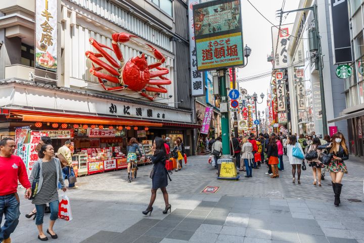 受惠於大阪關西萬博吸客效應,2025年大阪外國旅客創新高。 圖:shutterstock/來源