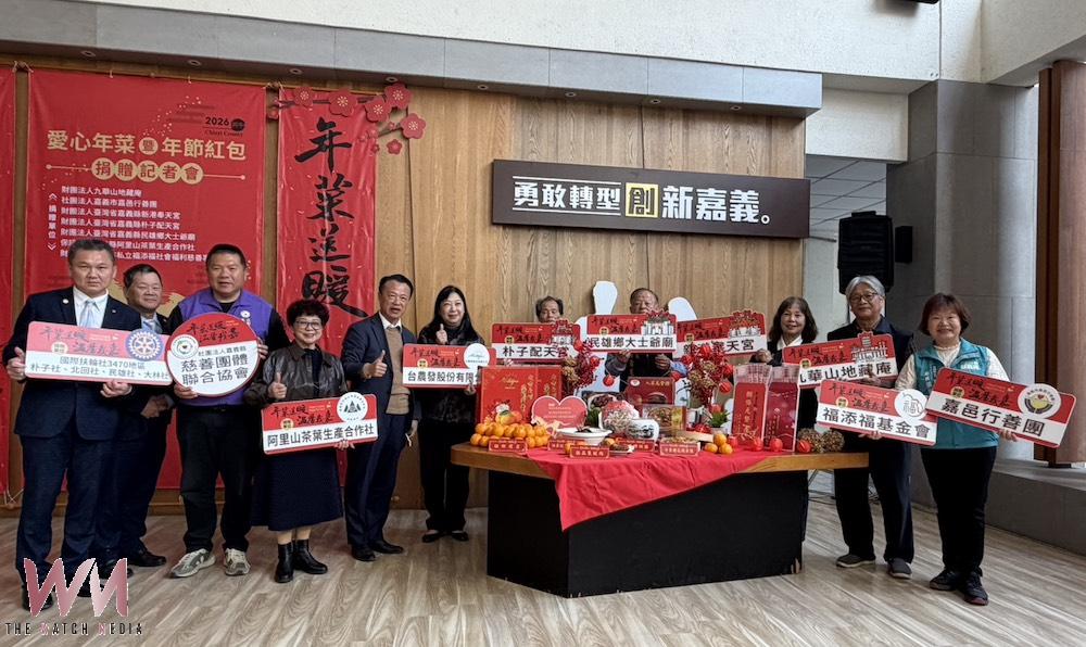 嘉義縣長翁章梁為讓縣內弱勢家庭在年節期間也能感受到溫暖與祝福,14年前發起「年菜送暖 溫馨我嘉」活動,已成春節前最溫暖的約定。(圖/記者陳惲朋攝)
