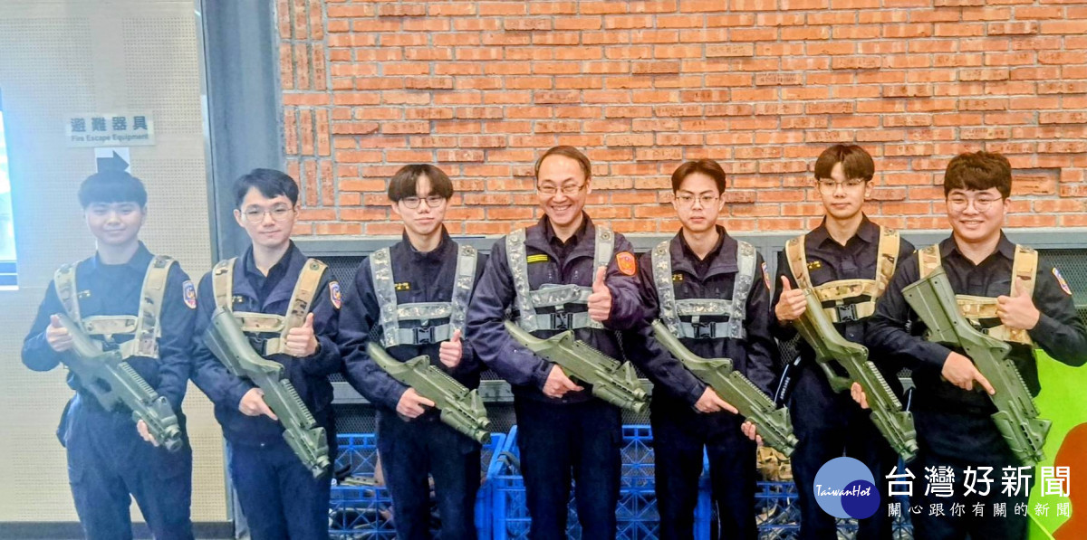 蘆竹分局舉辦 「鐳射對戰，流汗不留憾」 青少年活動。