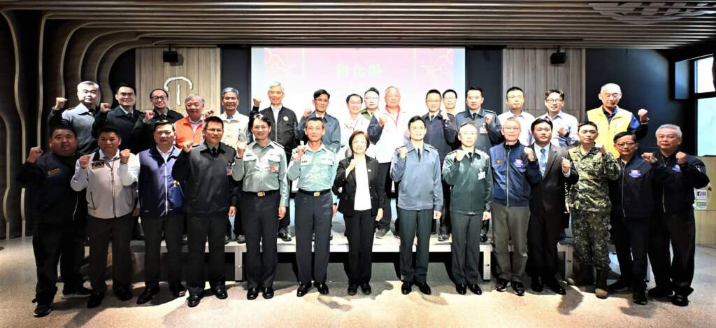 ▲為感謝國軍官兵保鄉衛國及對協助地方救災等工作,彰化縣政府今日邀請縣轄駐軍彰化縣後備指揮部等17個單位主官及代表,進行意見交流,並由縣長王惠美致贈各單位春節加菜金計30萬元。(圖/彰化縣政府提供)