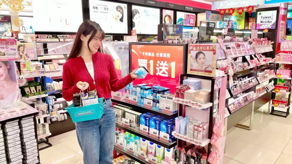 屈臣氏精選從醫美護膚、開運彩妝到健康保健的必備好物,並祭出千件商品任意混搭「買一送一」的新春優惠!