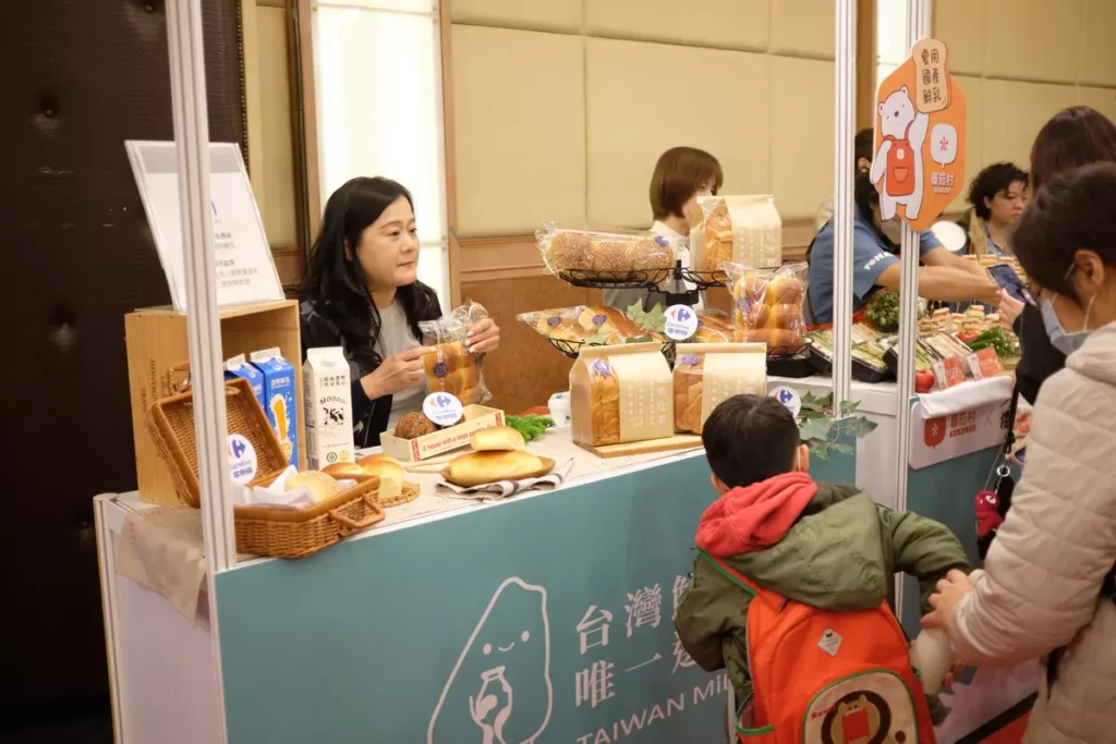 農業部今舉辦「國產鮮乳暨產業共創」記者會,展現國產鮮乳從產地端走向市場端的實際成效。