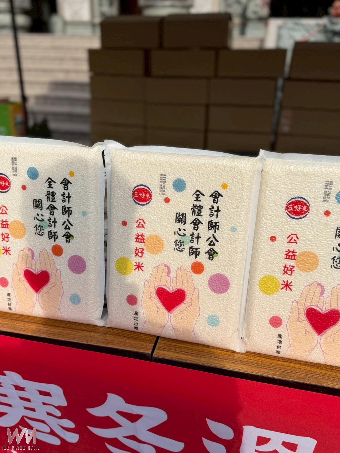 張嘉郡、丁學忠攜手會計師公會送暖　600包白米溫馨傳愛雲林 - https://www.watchmedia01.com