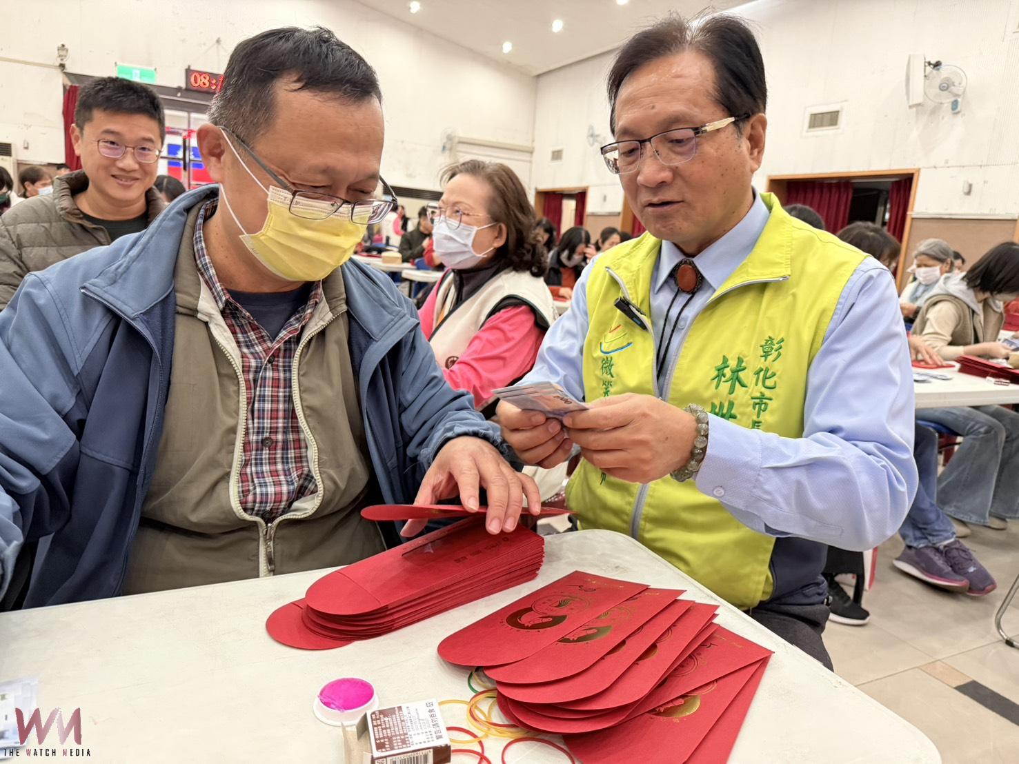 (有影片)/數錢數到手軟 彰化市發6千元敬老金點鈔現場曝光 - https://www.watchmedia01.com