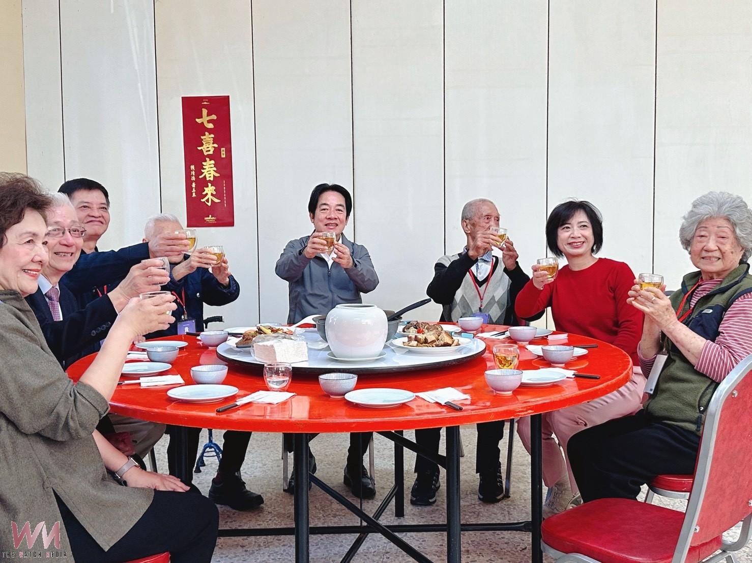 寒冬助老 賴清德深入台中山區陪圍爐 百歲魔術爺 九旬嬤紅龜粿為獨老添年味 - https://www.watchmedia01.com