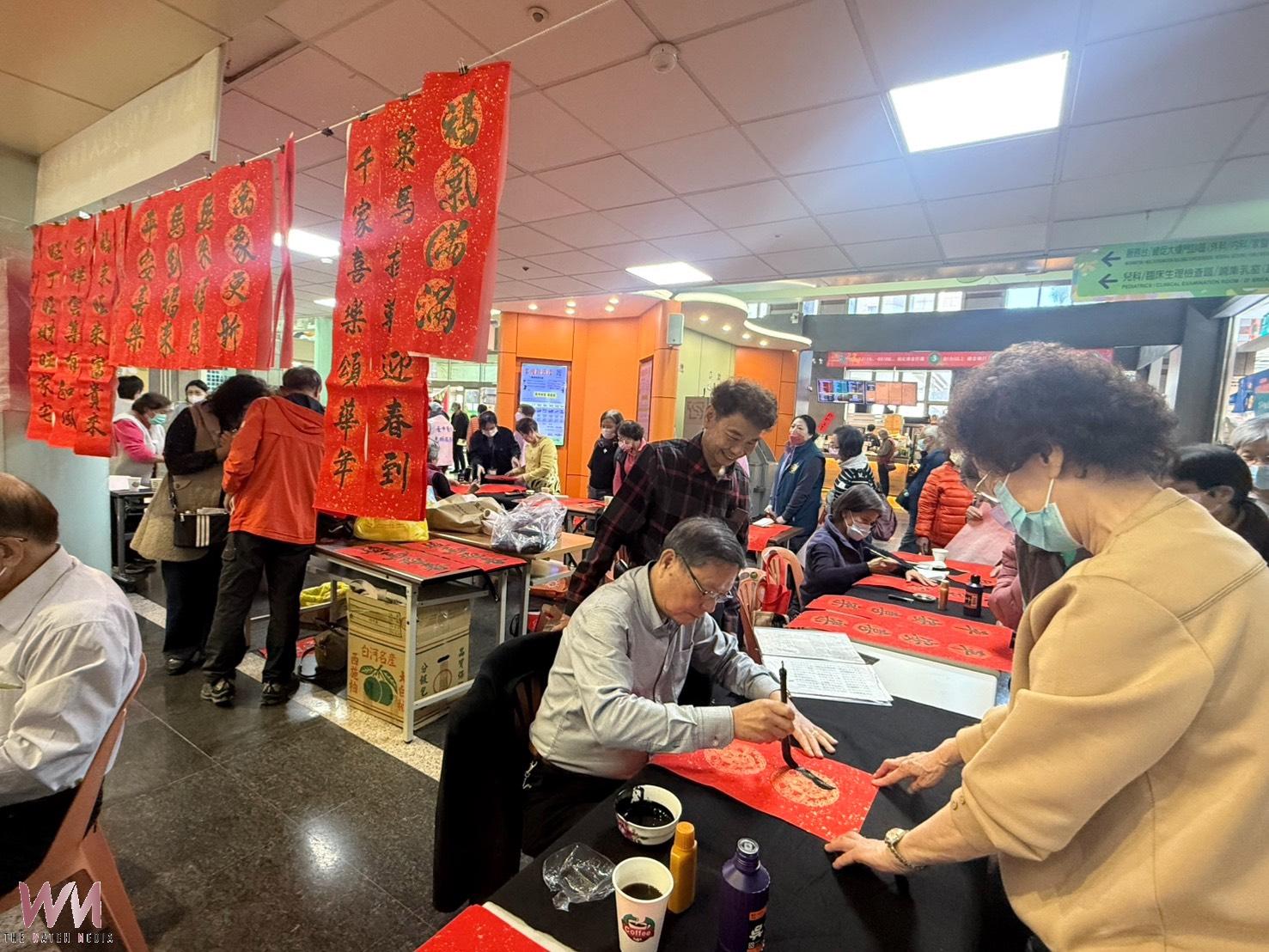 「馬」上健康 臺中醫院名家揮毫送春聯 現場免費癌篩健檢保平安 - https://www.watchmedia01.com