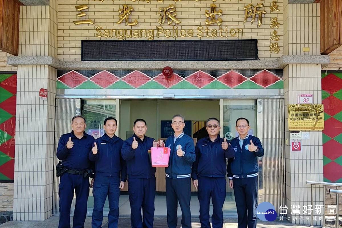 桃園市政府警察局局長廖恆裕前往復興區各派出所進行慰問。