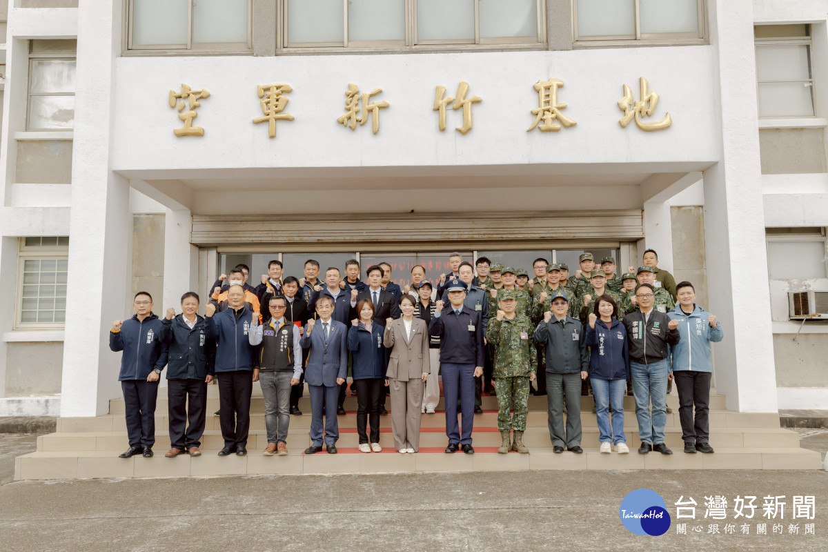 市長高虹安率市府團隊赴空軍第二戰術戰鬥機聯隊進行慰訪。