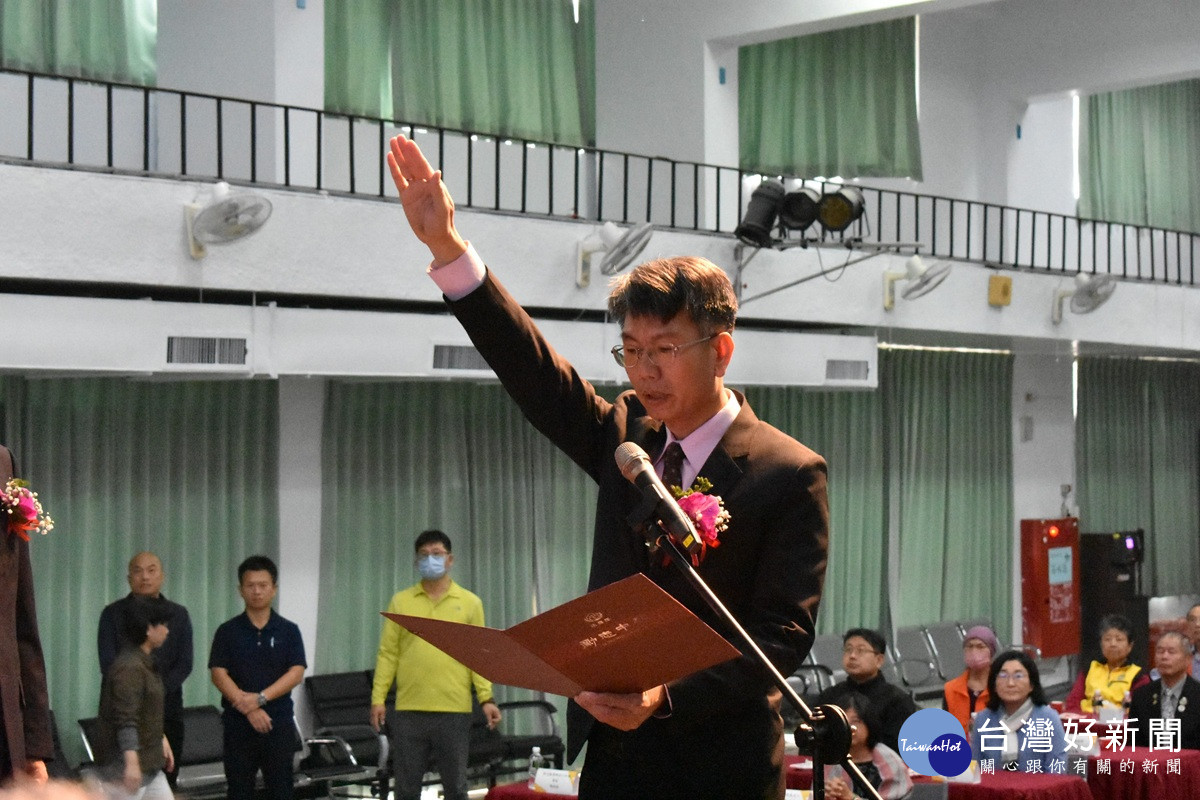 榮耀傳承,深耕教育 勵志中學辦理代理、新任校長交接典禮