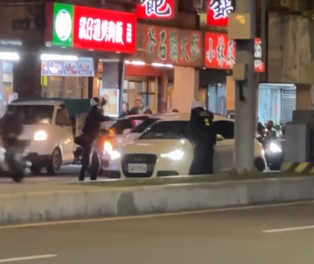 跑掉了!自小客車拒檢遭攔下突圍逃逸 海山警方以車追人究辦