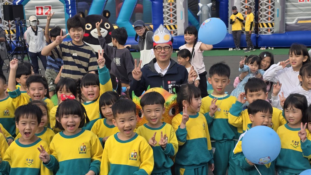 陳其邁飆車畫面曝!替冬日遊樂園暖身 孩童嗨玩設施「2/7開幕」