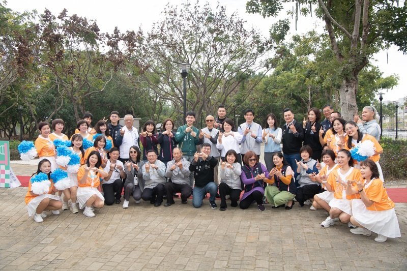 嘉義北香湖公園樂齡健康訓練場與西區寵物公園啟用