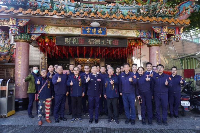 祈求治安平順 彭正中走訪地方信仰中心 58 《圖說》板橋分局長彭正中於北門福德宮。〈板橋分局提供〉