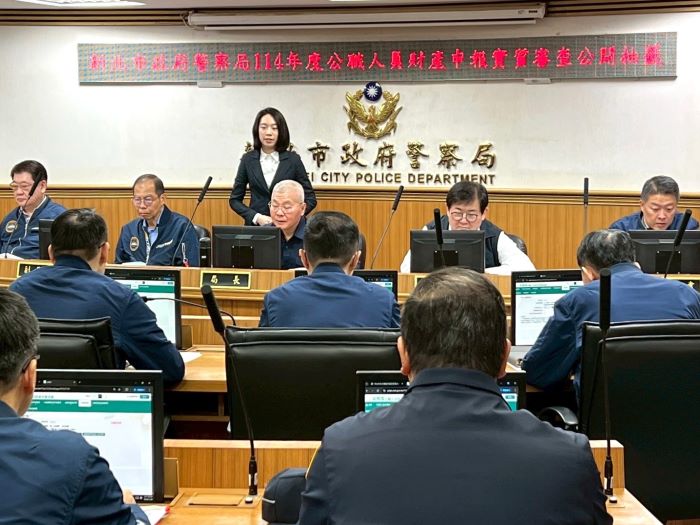 落實陽光法案 新北警辦理財產申報公開抽籤 24 《圖說》新北市警察局長方仰寧主持114年度公職人員財產申報實質審查抽籤作業。〈警察局提供〉