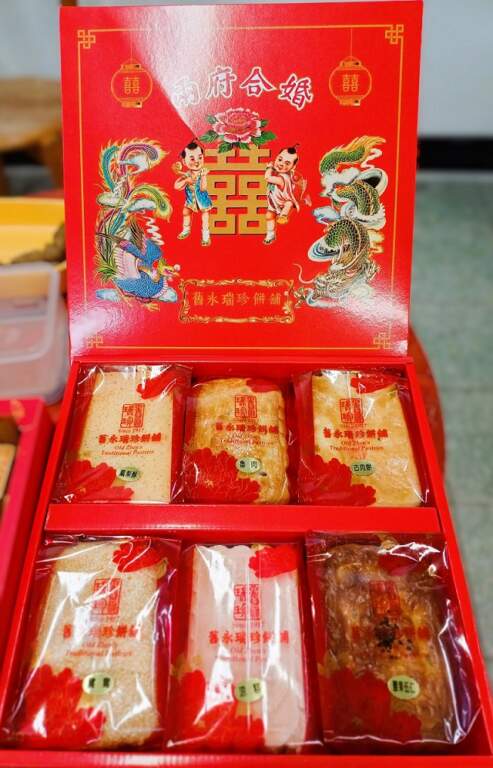 ▲早年臺南人嫁娶常用方形六入的「盒仔餅」,盛行一時。