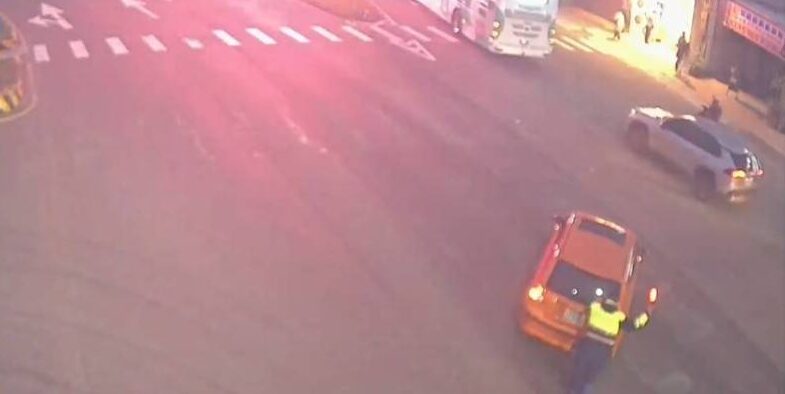 20年老車路口「斷氣」癱瘓下班車流!蘆竹警神力推車化解驚魂 760466 e1769737087992