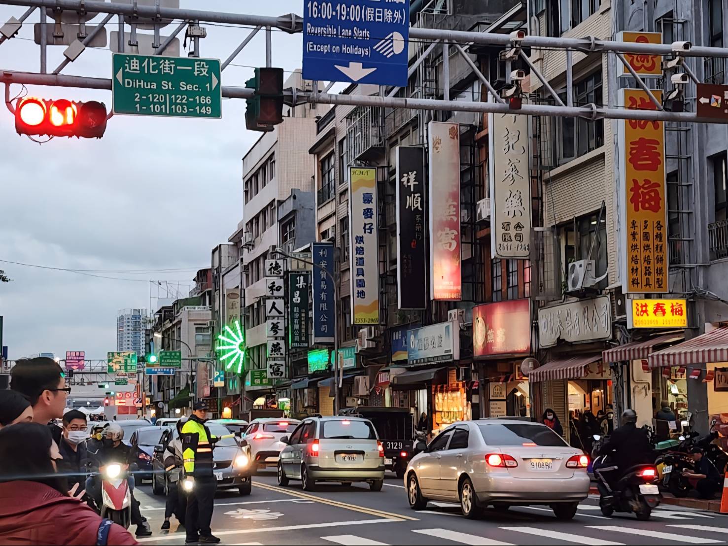 大同分局警方將於「2026臺灣年味在臺北」系列活動期間針對「迪化商圈」、「後站及華陰街商圈」及「寧夏夜市」三大商圈實施人本導向管制。(圖/記者戴昱弘 翻攝)