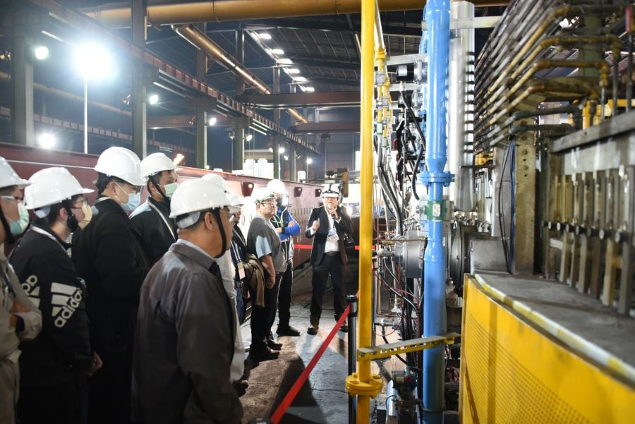 ▲金屬中心說明「自預熱燃燒節能技術」導入業界運用情形。