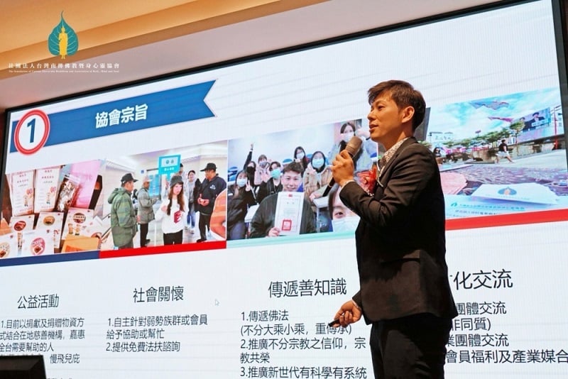 ▲超超老師於2023年創立社團法人台灣南傳佛教暨身心靈協會,並擔任理事長,長期投入公益行動。