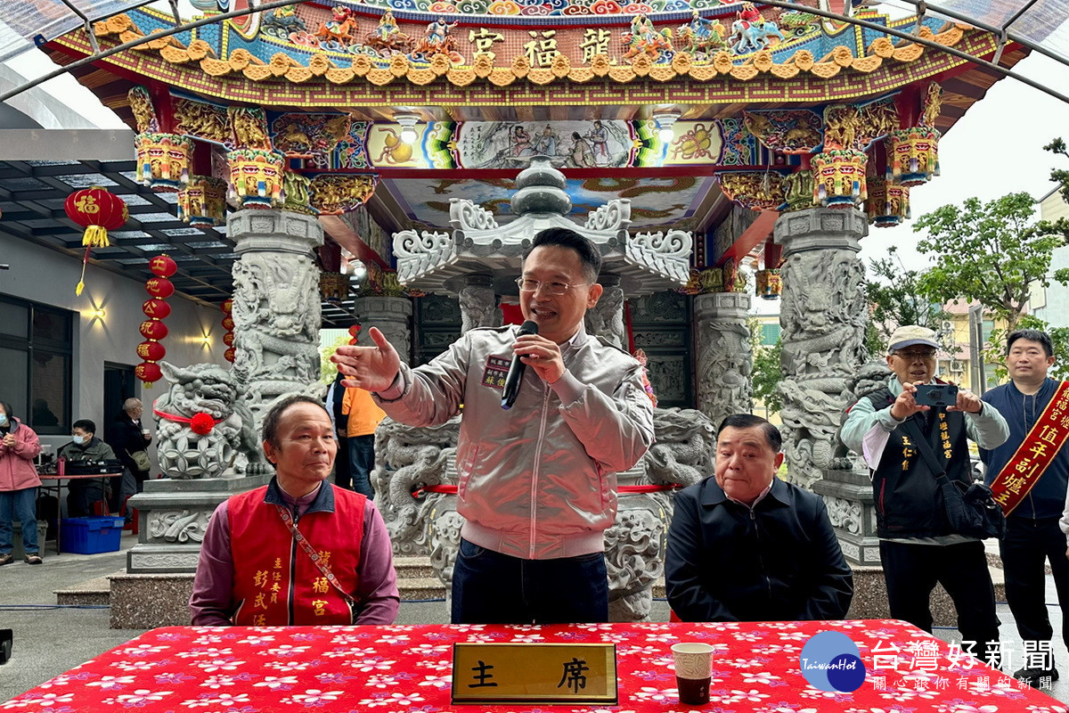 桃園市副市長蘇俊賓於「中壢龍福宮遷建落成暨福德正神登龕盛典」中致詞。<br /><br />
