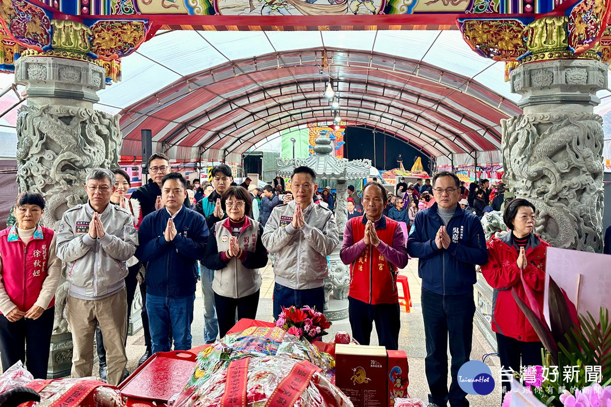 桃園市副市長蘇俊賓與貴賓共同出席「中壢龍福宮遷建落成暨福德正神登龕盛典」。