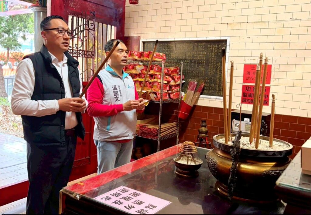 企業創業有成還願謝神恩 土地公加持「招財咖啡紅包」福氣回饋鄉親 61 115013121 1024x710 1