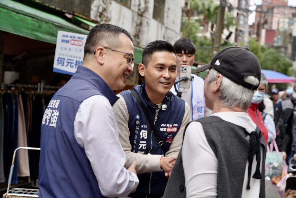 羅智強陪掃街讚子弟兵有北桃經驗 何元楷:一定不辜負期待 192 羅智強陪掃街讚子弟兵有北桃經驗 何元楷:一定不辜負期待 191