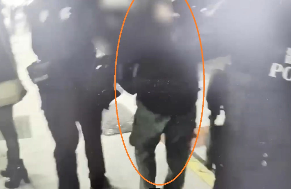 電影散場涉手機偷拍 46歲男被壓制查獲女子胸臀照片 186 cnews204260131a02