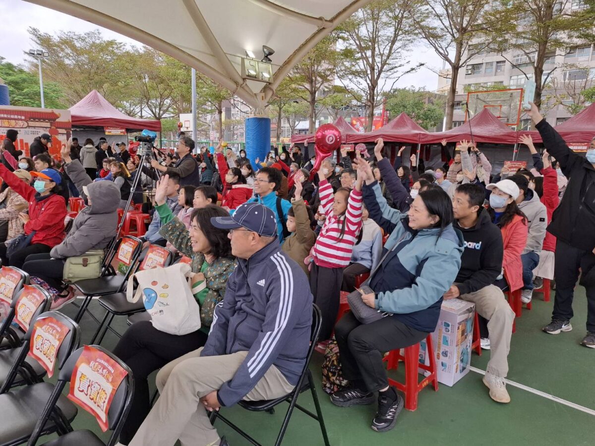 駿馬迎春揮毫納福 桃園電子報公益嘉年華熱鬧登場 102771 0