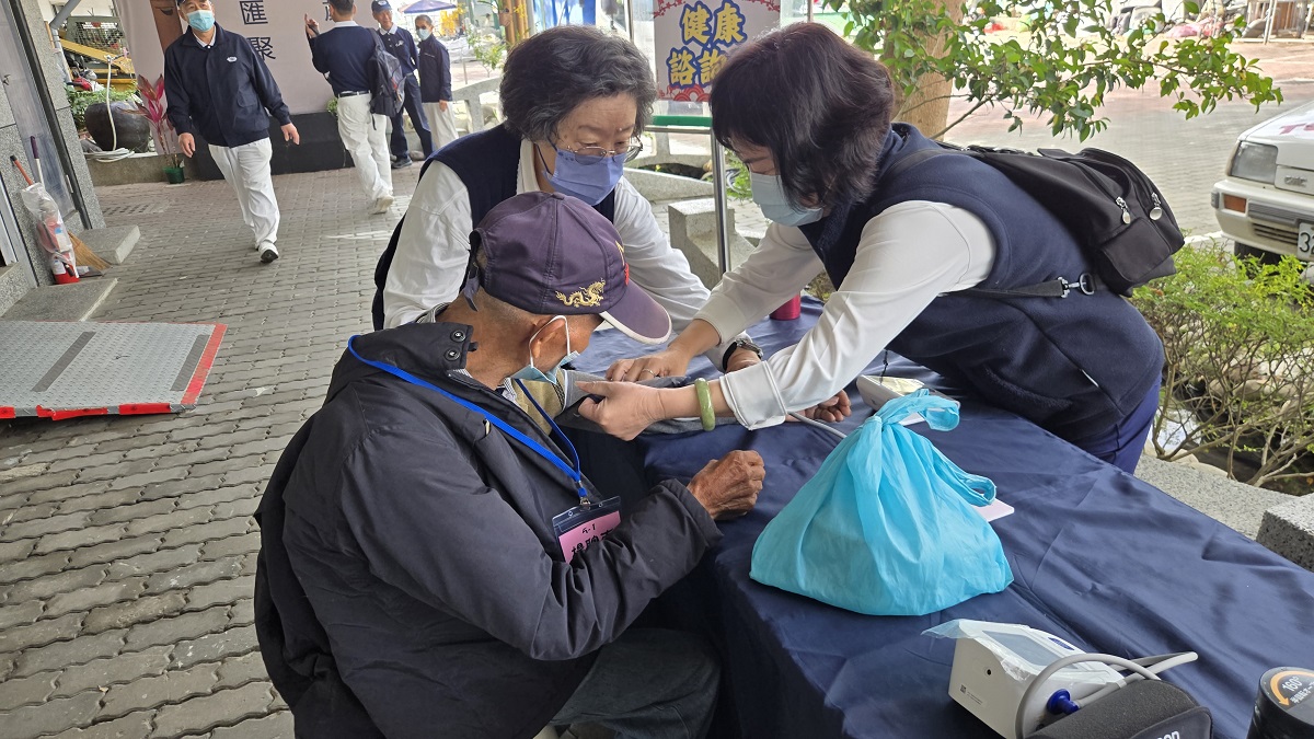 慈濟南投四地同步冬令發放 245戶弱勢家庭圍爐迎新年 - https://www.watchmedia01.com