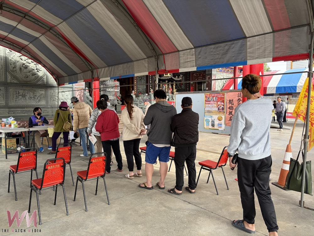 嘉義縣太保市今1/31、明2/1日兩天週休假日再到各里實地印領發放振興金3000元。鄭淑分市長帶領黃大益機要秘書到各里關心領發作業情形。(圖/記者陳惲朋攝)
