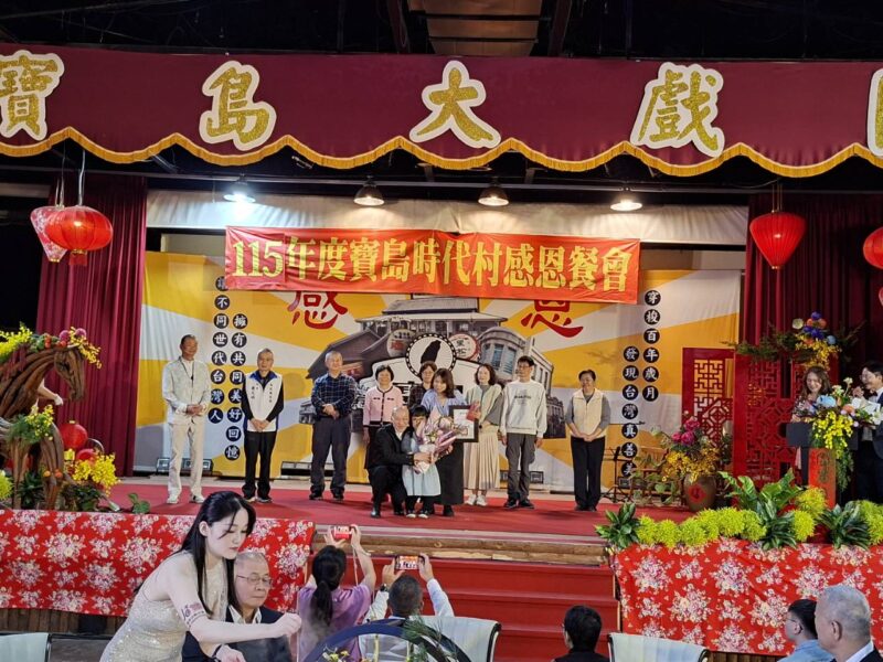 圖文:江欽良董事長以行動傳遞新春溫情 寶島時代村暖心席開108桌。